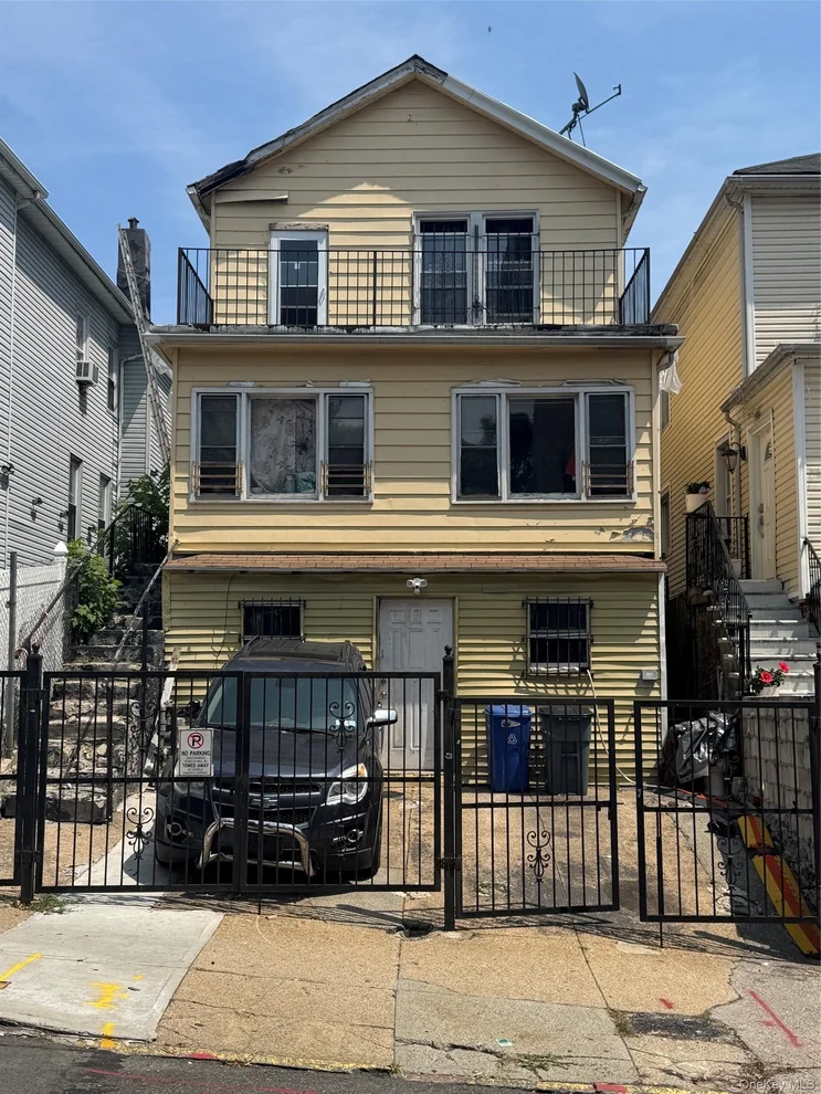 Unit for sale at 1914 Hennessy Place, New York, NY 10453
