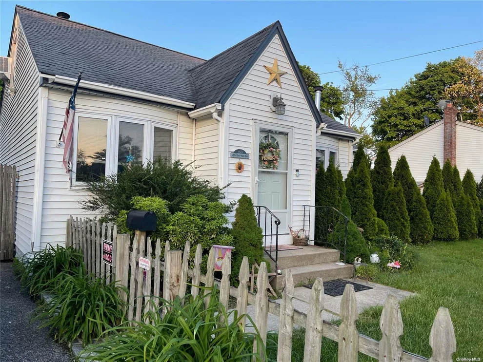 Unit for sale at 1121 Little East Neck Road, Babylon, NY 11704