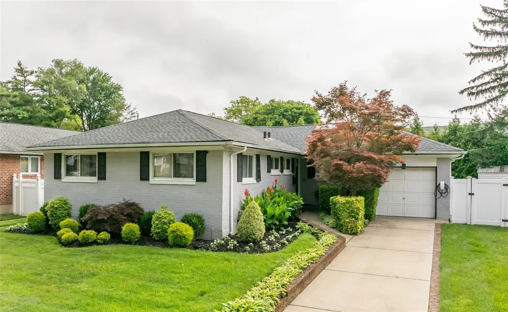 Unit for sale at 66 Central Park Road, Oyster Bay, NY 11803