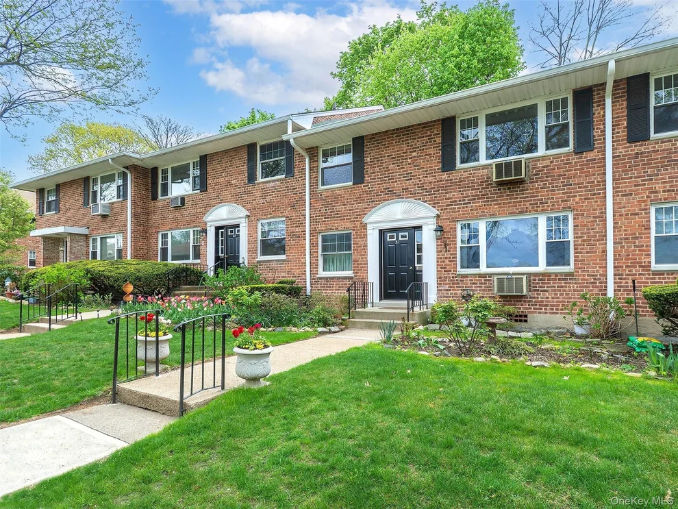 Unit for sale at 31U Madison Park Gardens, North Hempstead, NY 11050
