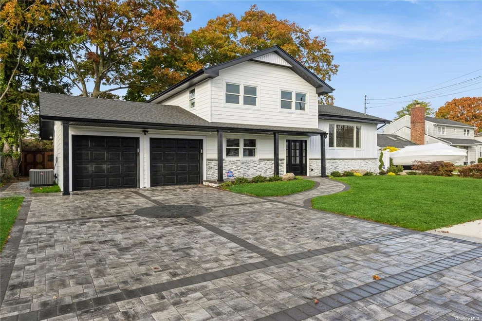 Unit for sale at 21 S Merrick Road, Oyster Bay, NY 11758