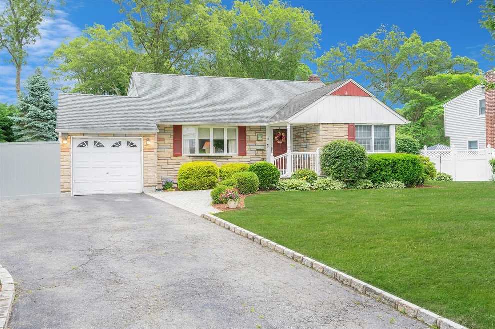 Unit for sale at 15 Peony Lane, Smithtown, NY 11725