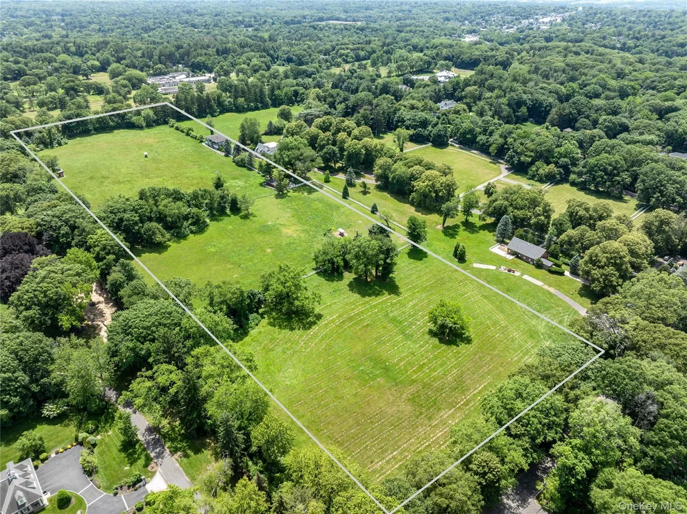 Unit for sale at 97 B Pound Hollow Road, Oyster Bay, NY 11545