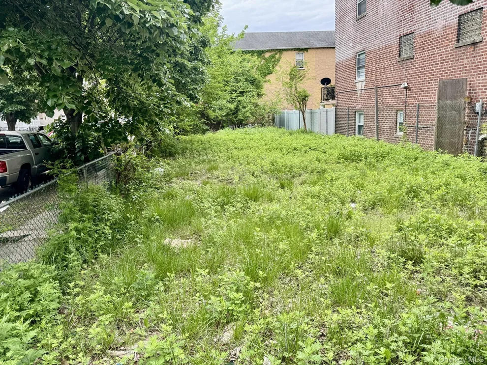 Unit for sale at 1116 Rhinelander Avenue, New York, NY 