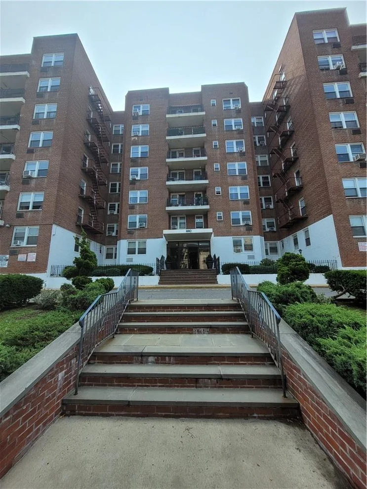 Unit for sale at 440 Warburton Avenue, Yonkers, NY 10701