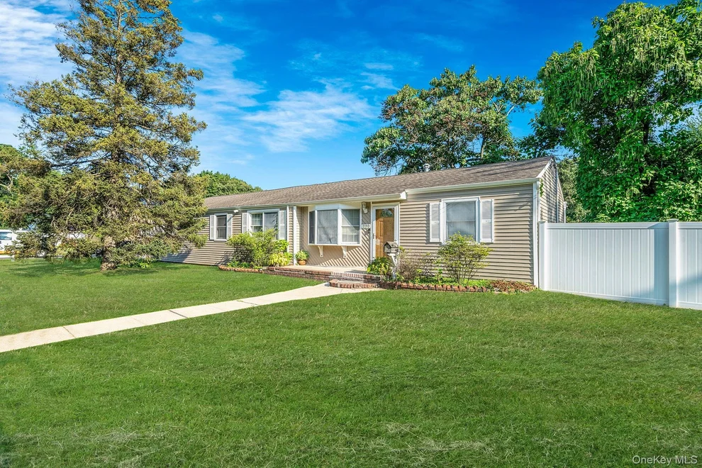 Unit for sale at 730 Spur Drive N, Islip, NY 11706