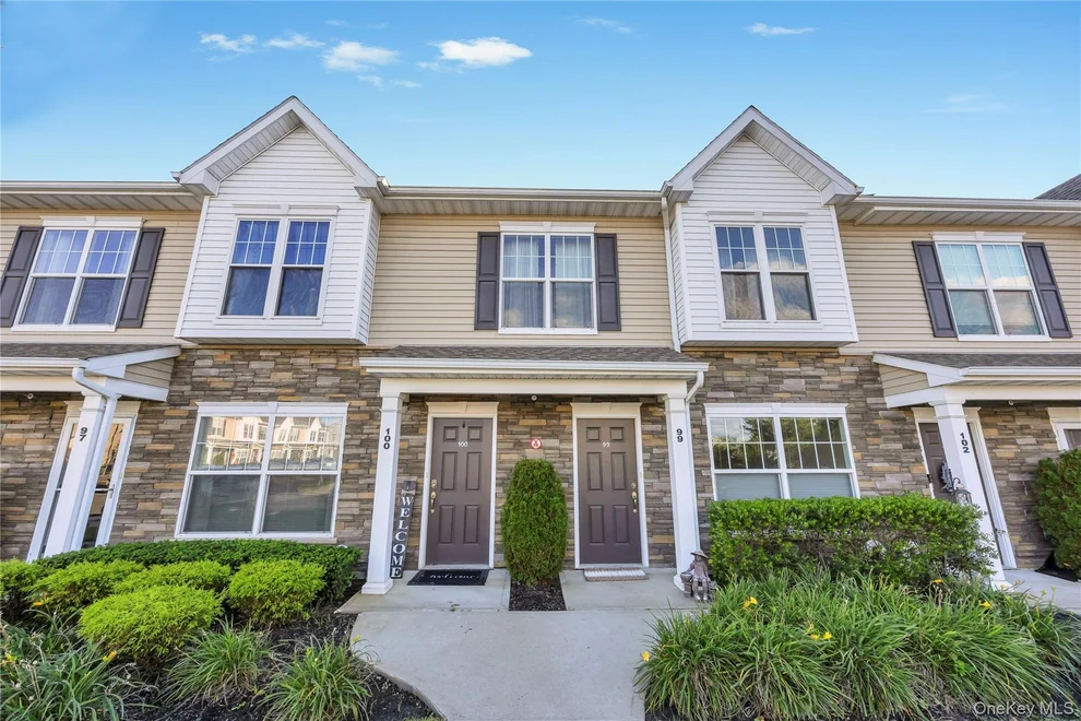 Unit for sale at 100 Weatherby Lane, Islip, NY 11722