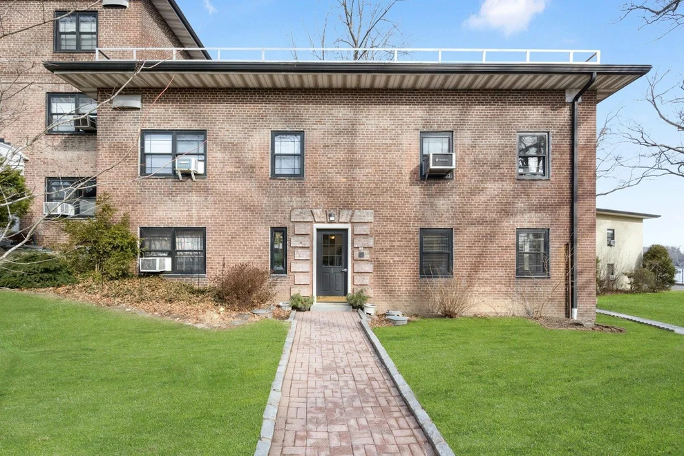 Unit for sale at 1 Manchester Road, Eastchester, NY 10709