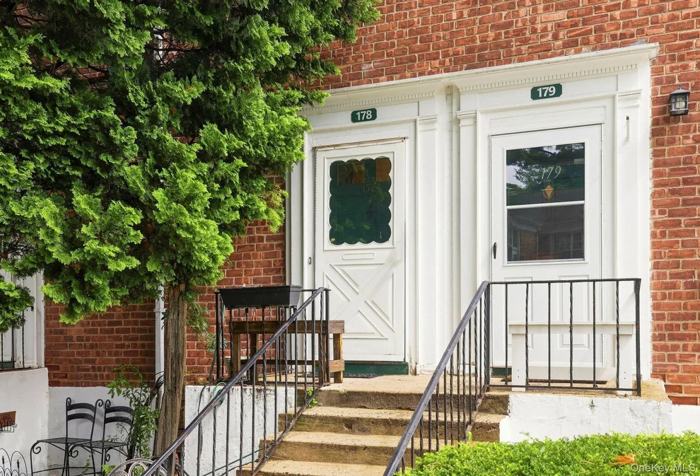 Unit for sale at 27 Fieldstone Drive, Greenburgh, NY 10530