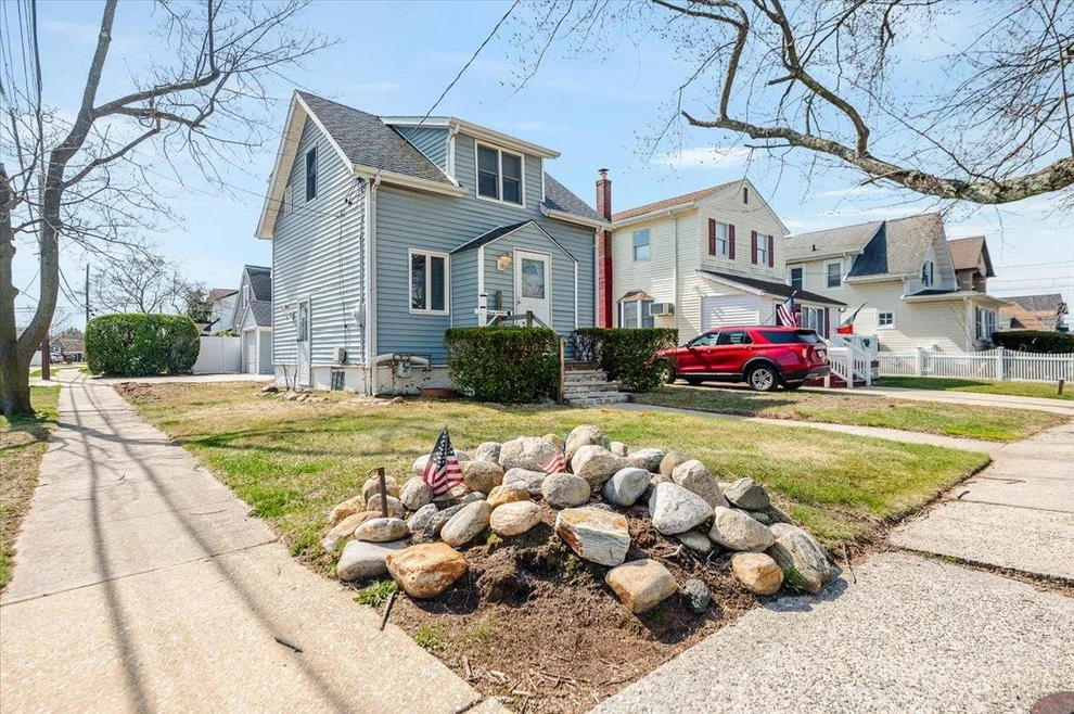 Unit for sale at 314 Oceanside Parkway, Hempstead, NY 11572