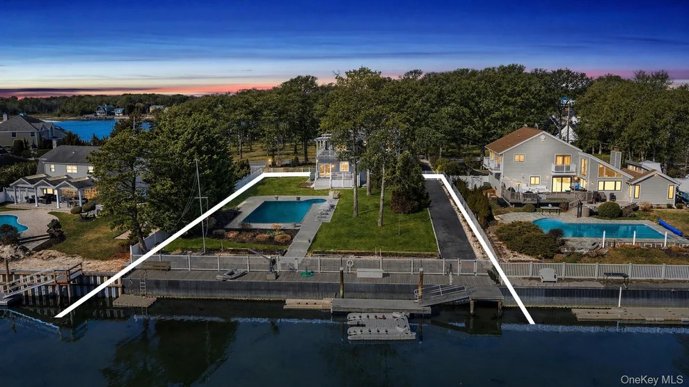 Unit for sale at 8 Canal Way, Southampton, NY 11946