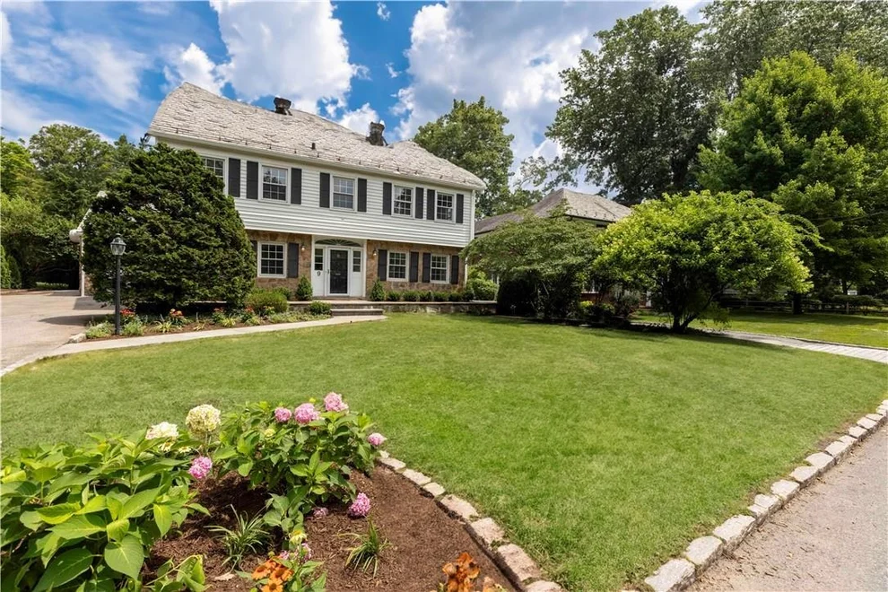 Unit for sale at 9 Kingston Road, Scarsdale, NY 10583
