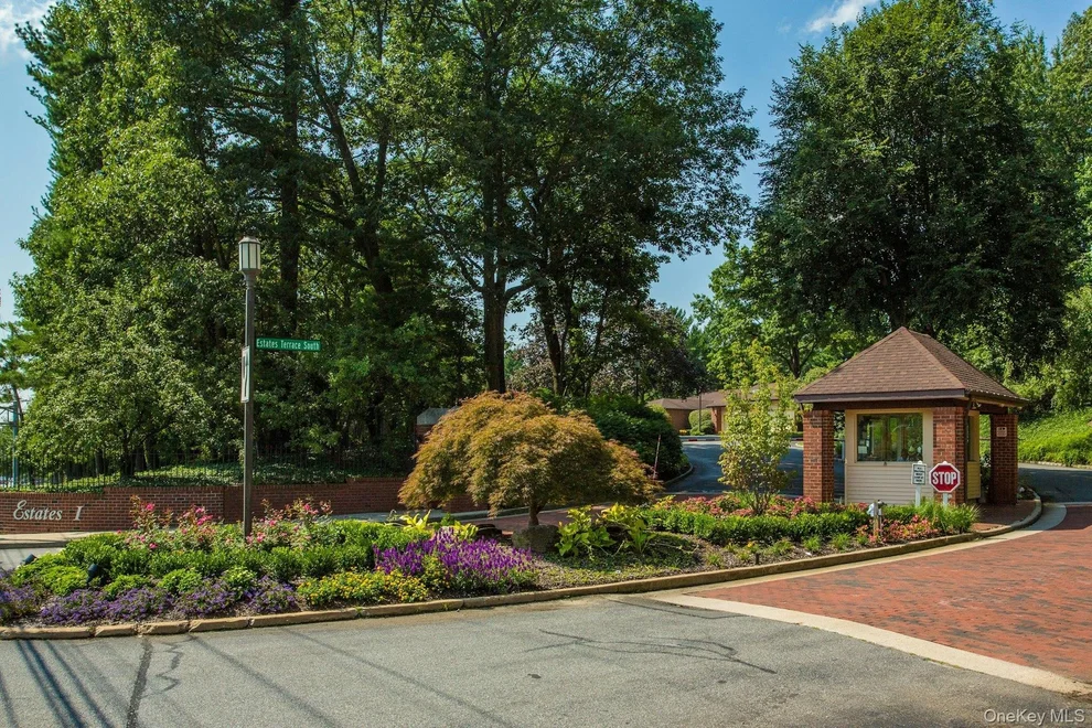Unit for sale at 211 Hornbill Drive, North Hempstead, NY 11030