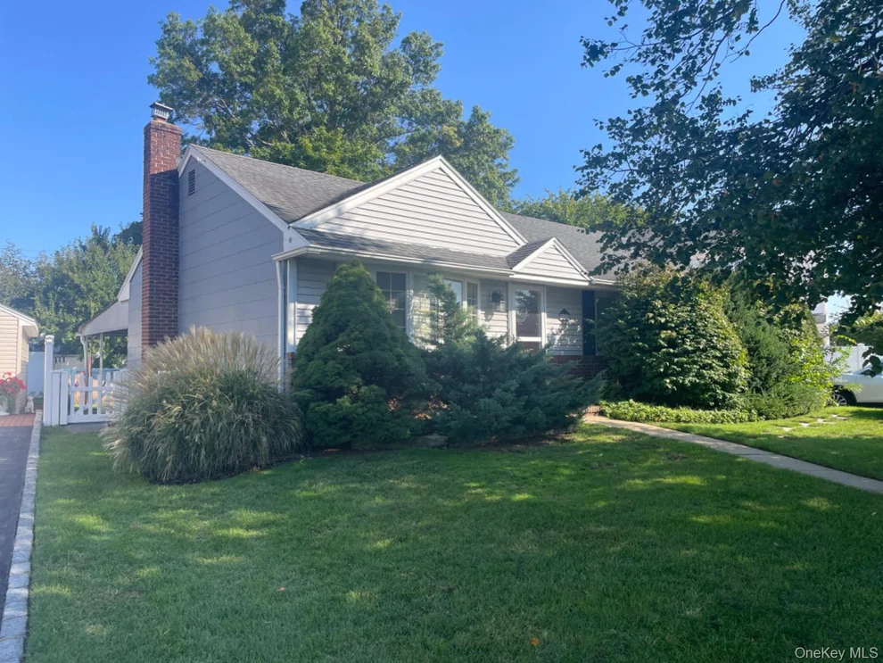 Unit for sale at 151 Diamond Avenue, Hempstead, NY 11554