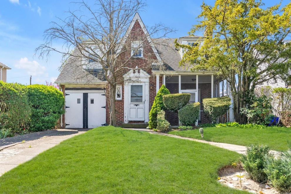 Unit for sale at 444 W Olive Street, Long Beach, NY 11561