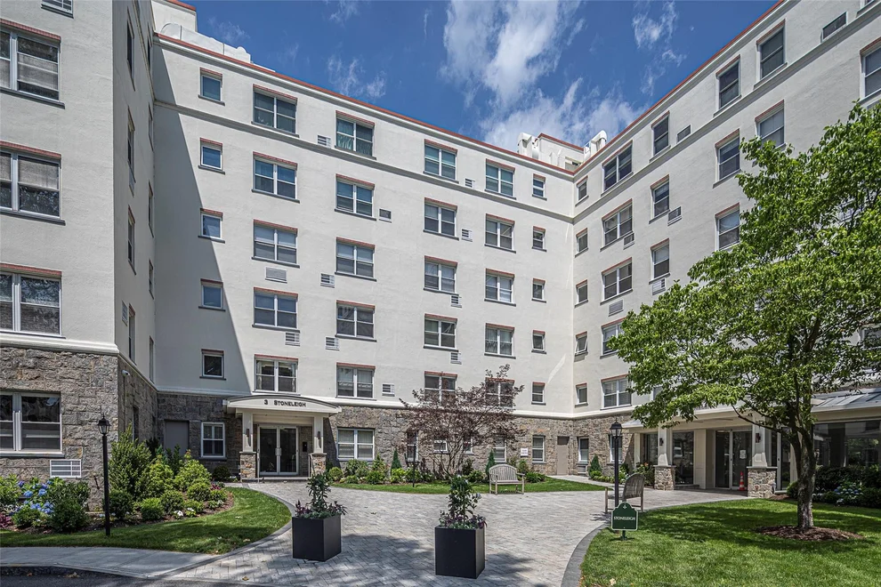 Unit for sale at 3 Stoneleigh Plaza, Eastchester, NY 10708