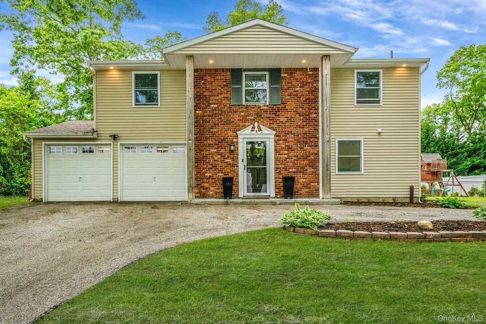 Unit for sale at 182 Crystal Brook Hollow Road, Brookhaven, NY 11776