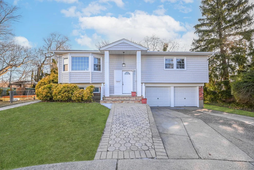 Unit for sale at 7 Felms Court, Oyster Bay, NY 11714