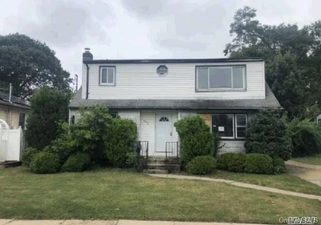 Unit for sale at 572 Oakdale Road, Hempstead, NY 11554