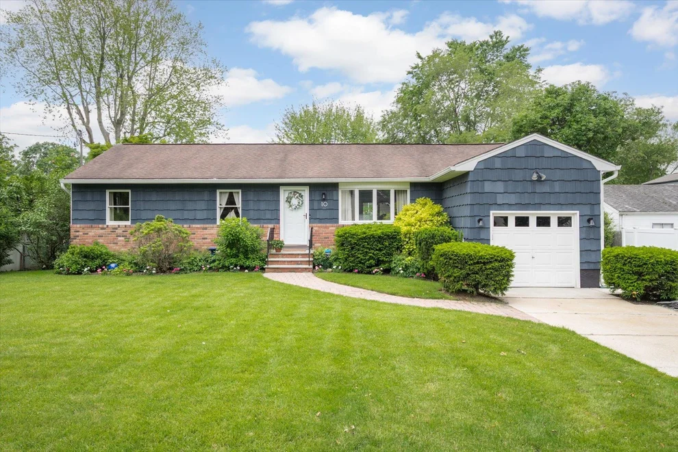 Unit for sale at 10 Montana Street, Huntington, NY 11743