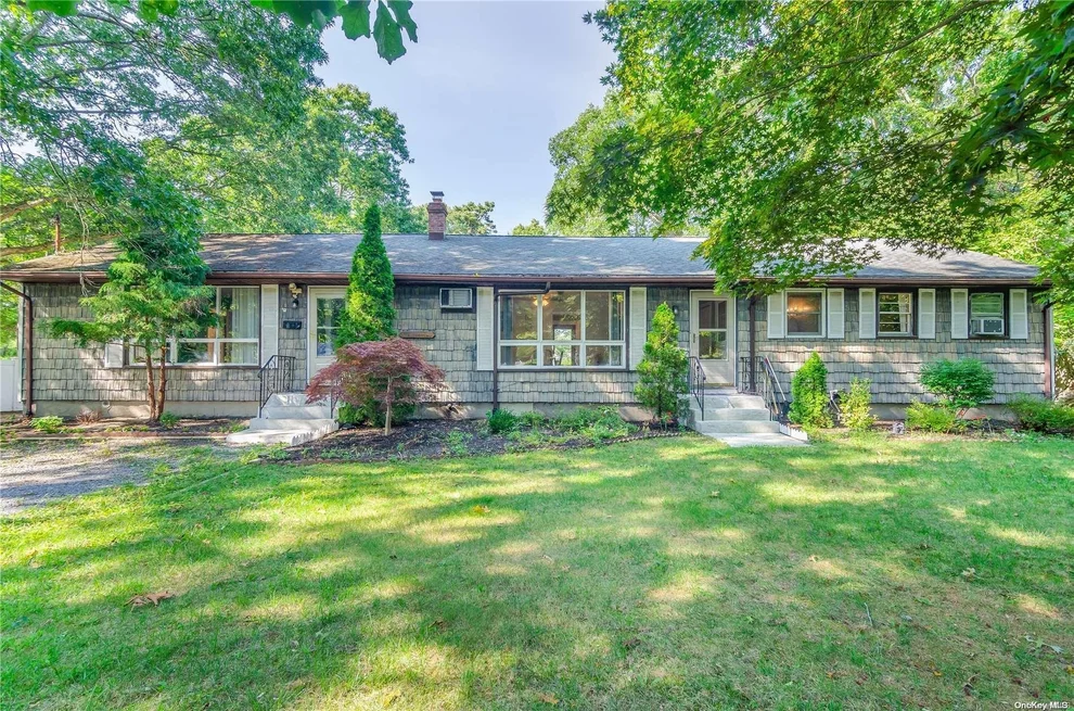 Unit for sale at 335 Thrift Street, Islip, NY 11779