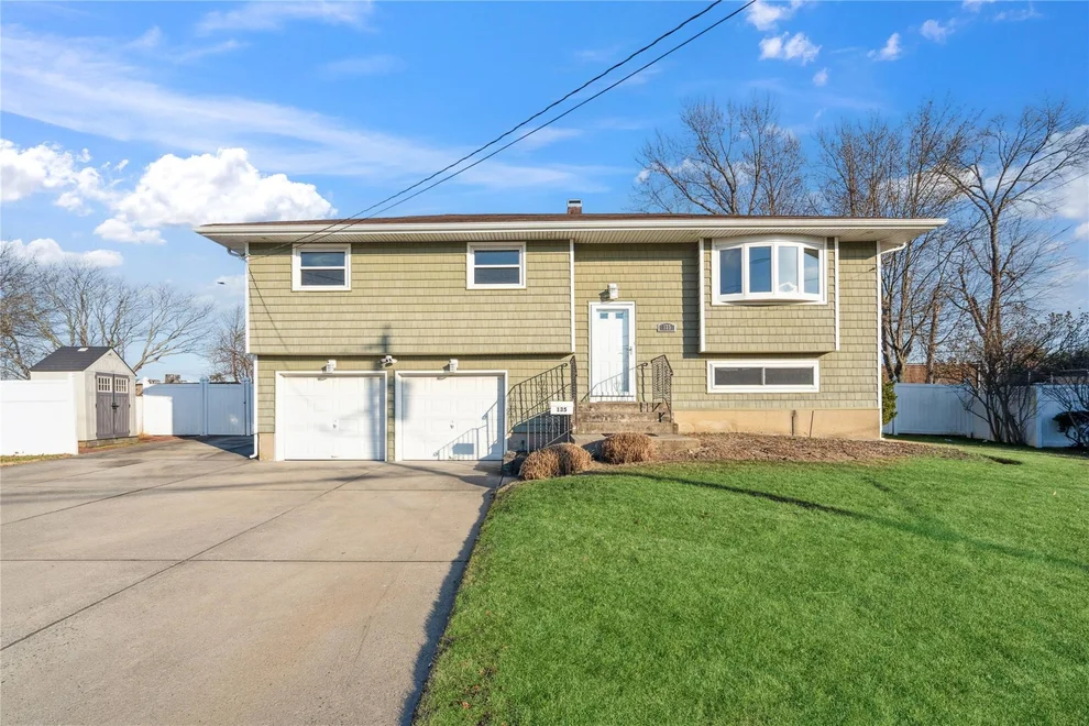 Unit for sale at 135 Headline Road, Babylon, NY 11729