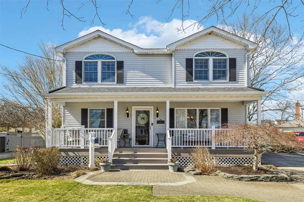 Unit for sale at 9 Pinehurst Road, Oyster Bay, NY 11735