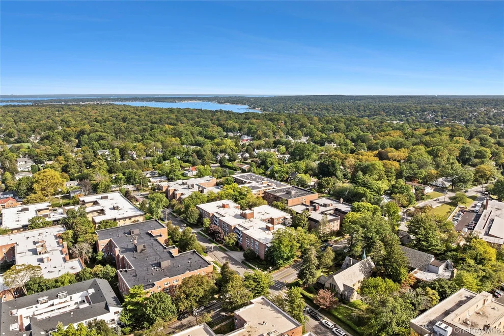 Unit for sale at 21 Chapel Place, North Hempstead, NY 11021