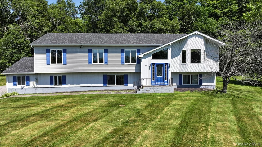 Unit for sale at 17 Purdy Lane, New Windsor, NY 12553