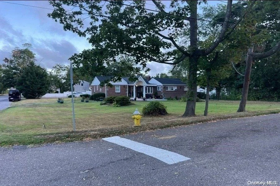 Unit for sale at 38 Hilltop Lane, Babylon, NY 11798