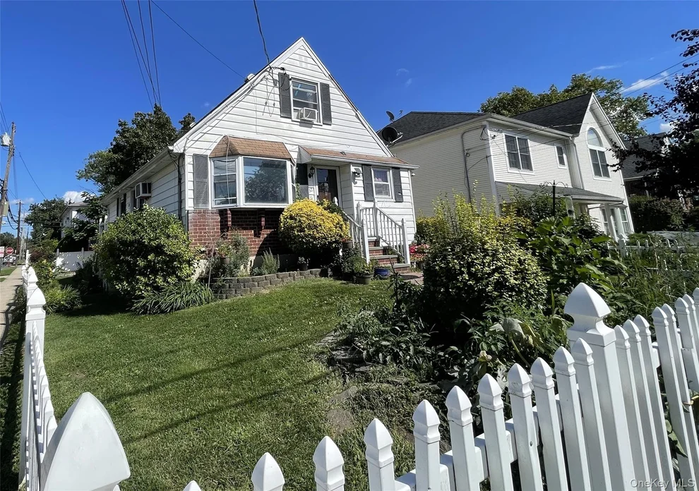 Unit for sale at 32 Edgewood Road, North Hempstead, NY 11050