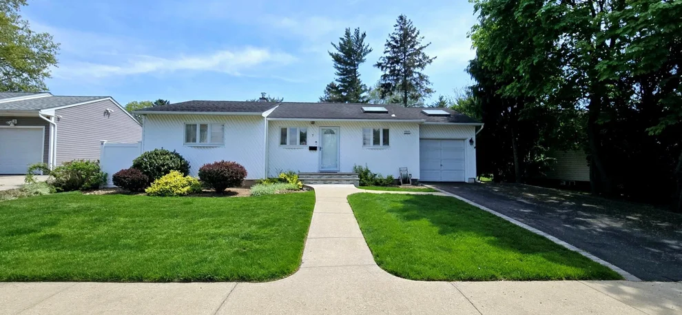 Unit for sale at 7 Manetto Drive, Oyster Bay, NY 11803