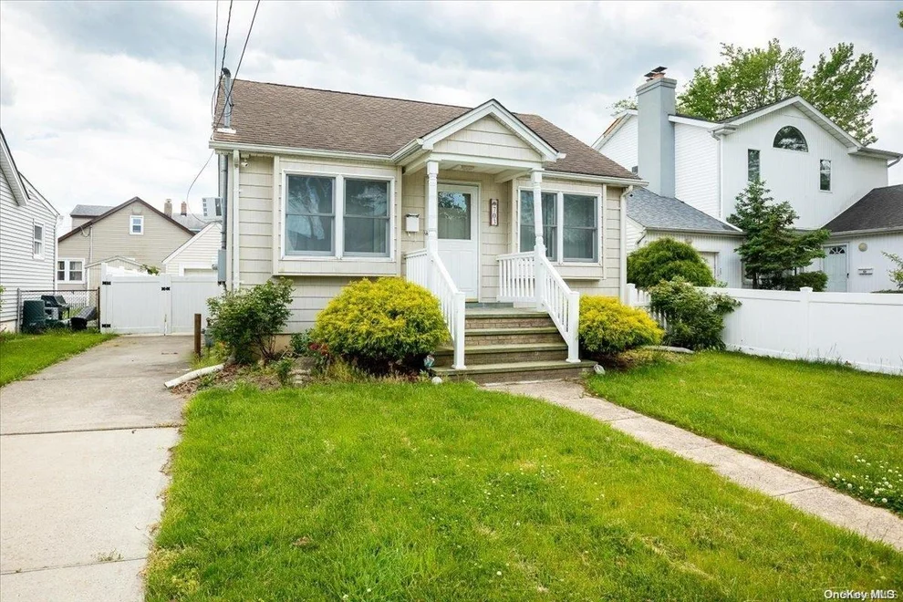 Unit for sale at 703 Oak Street, Hempstead, NY 11710
