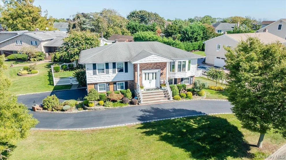 Unit for sale at 305 Riviera Drive S, Oyster Bay, NY 11758