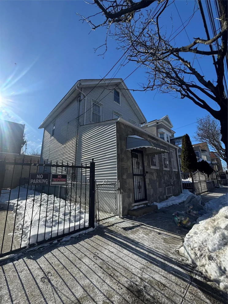 Unit for sale at 690 E 240th Street, New York, NY 10470