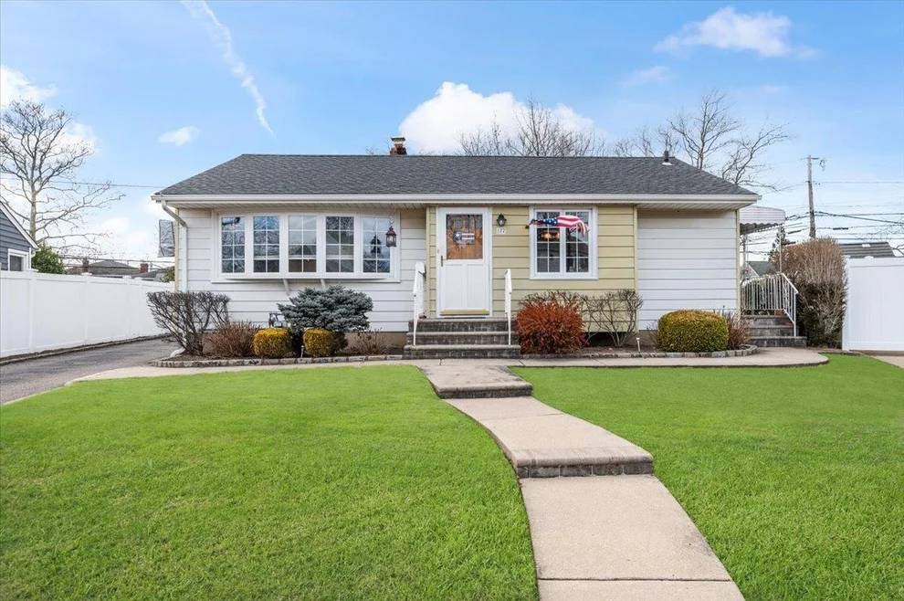Unit for sale at 177 Dartmouth Drive, Oyster Bay, NY 11801