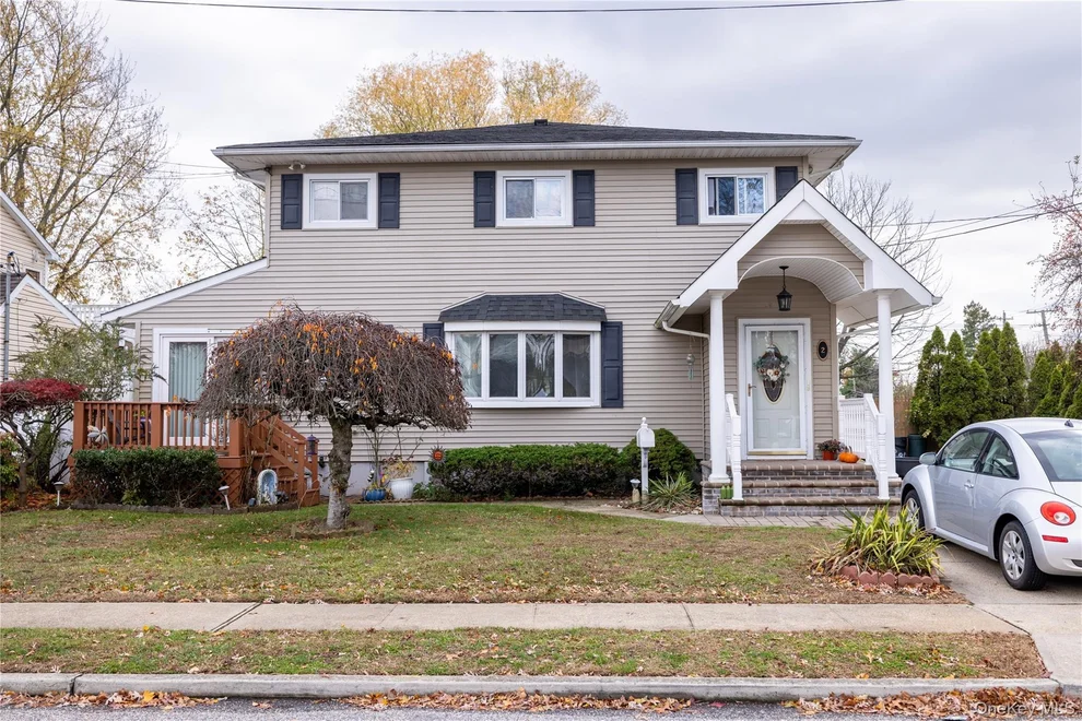 Unit for sale at 2 Bernard Street, Oyster Bay, NY 11758