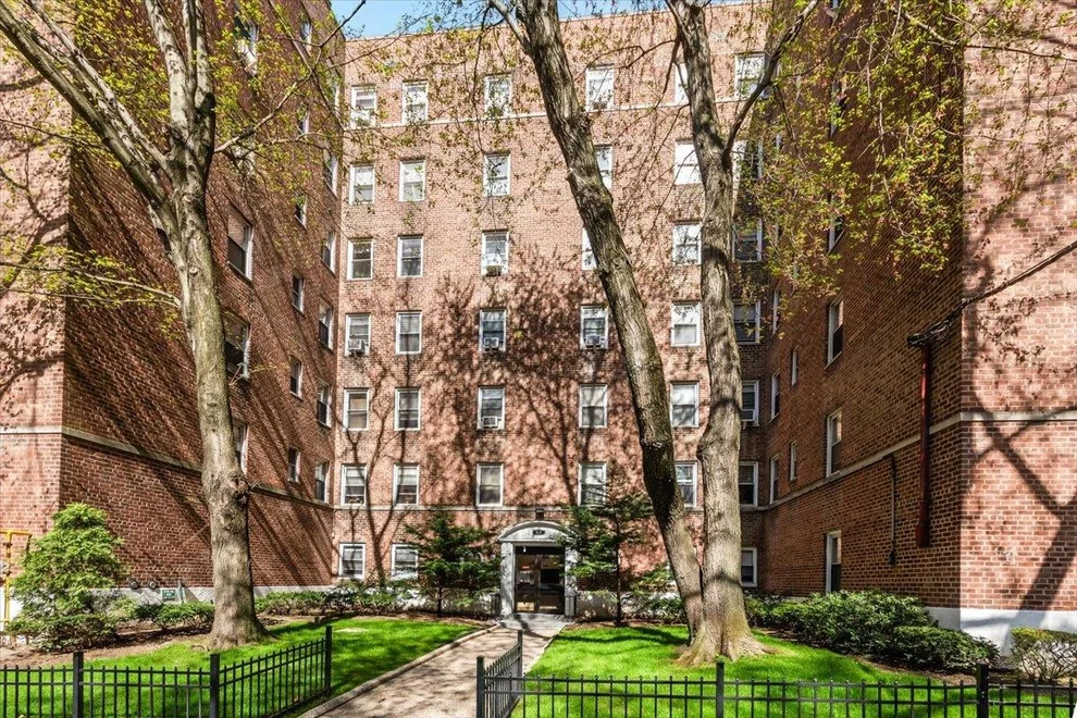 Unit for sale at 821 Bronx River Road, Yonkers, NY 10708