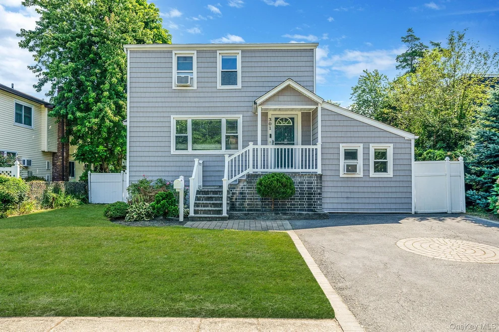 Unit for sale at 301 Center Bay Drive, Islip, NY 11795