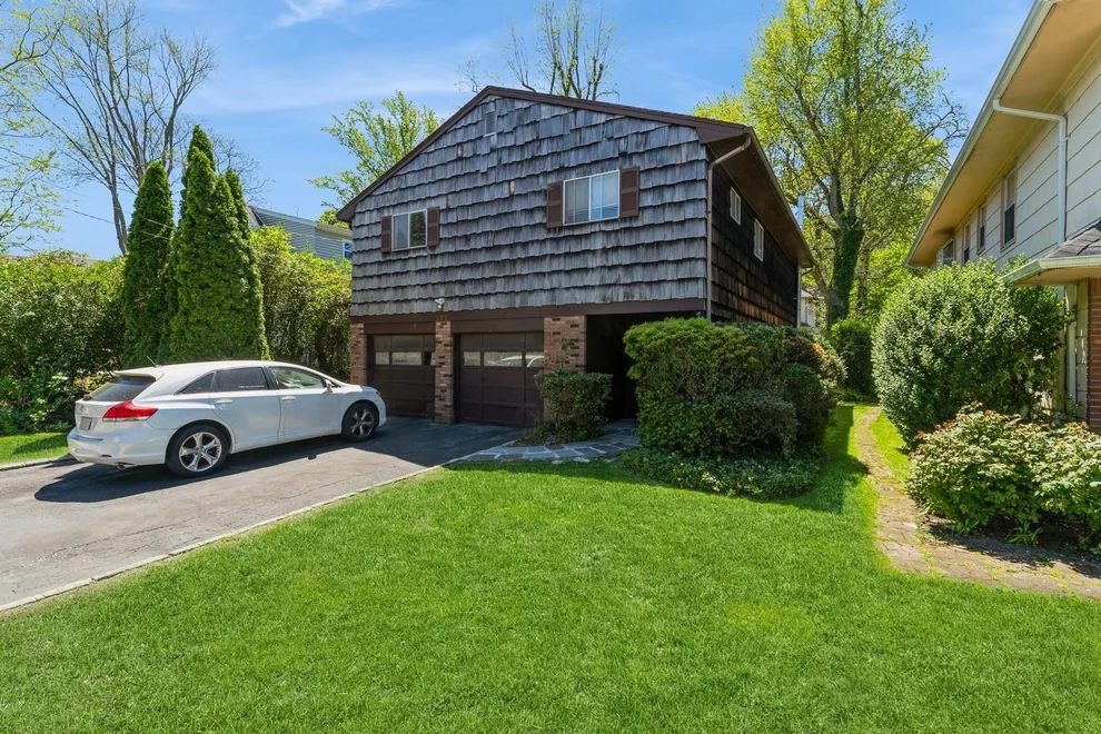 Unit for sale at 172 Steamboat Road, North Hempstead, NY 11024