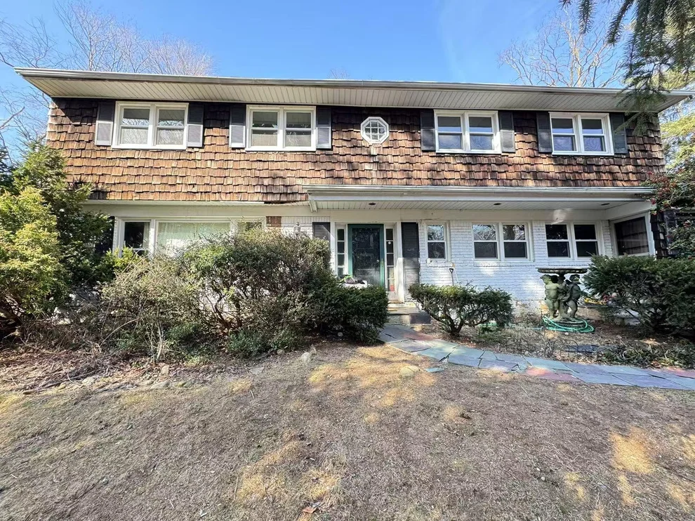 Unit for sale at 499 Stonytown Road, North Hempstead, NY 11030