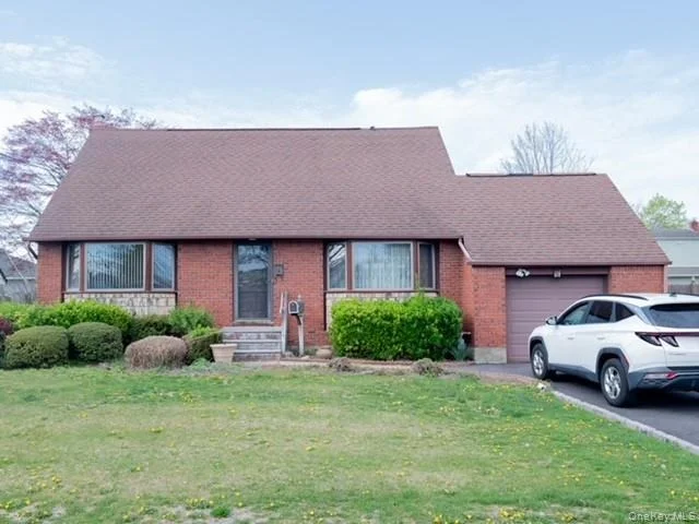 Unit for sale at 9 Goshen Street, Babylon, NY 11729