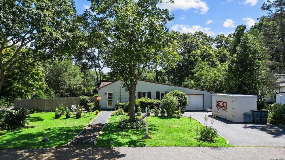 Unit for sale at 18 Macarthur Boulevard, Smithtown, NY 11788