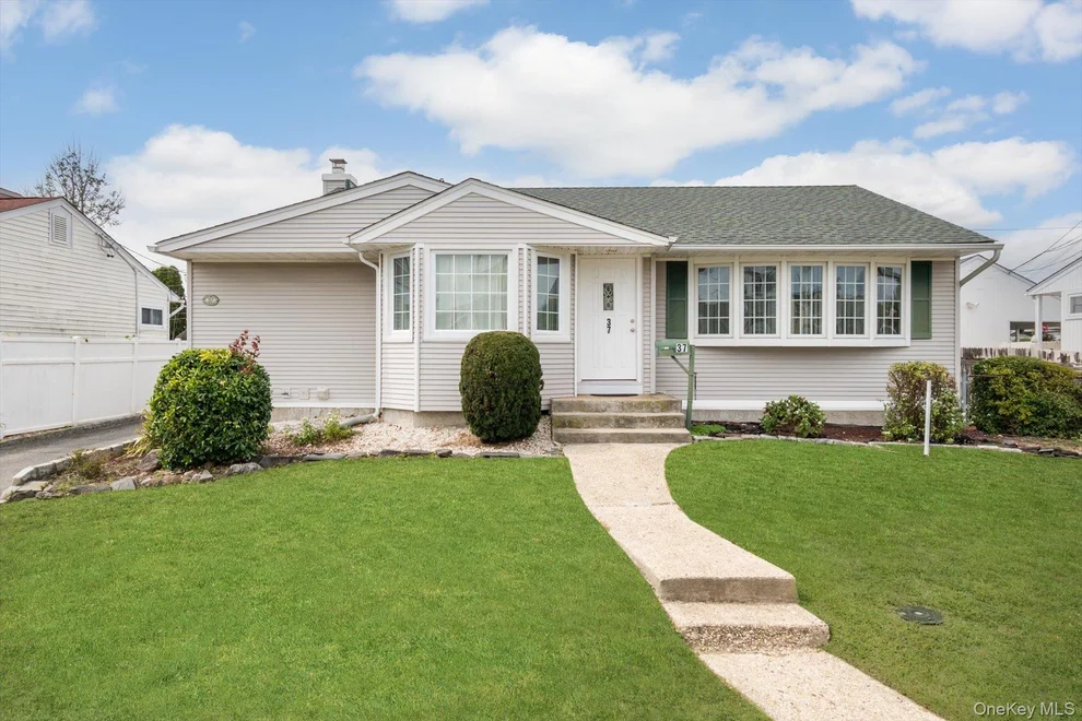 Unit for sale at 37 Hunter Lane, Oyster Bay, NY 11801