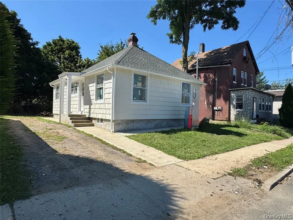 Unit for sale at 98 Steamboat Road, North Hempstead, NY 11024