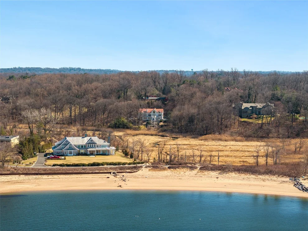 Unit for sale at 15 Hoffstot Lane, North Hempstead, NY 11050