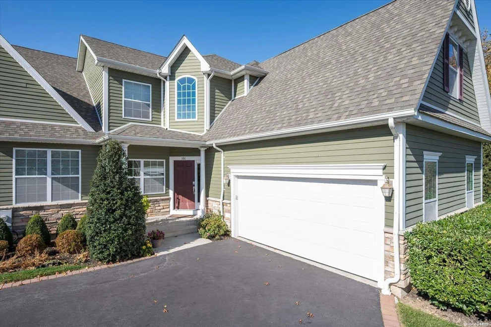 Unit for sale at 101 Victoria, Huntington, NY 11747