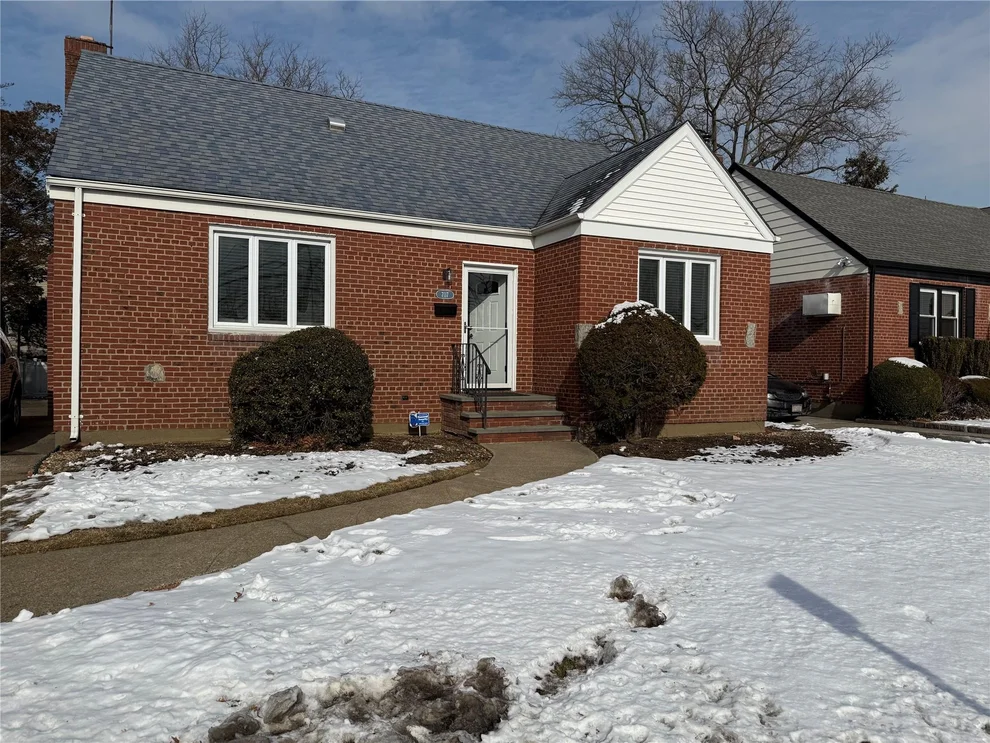Unit for sale at 707 Hillside Avenue, North Hempstead, NY 11040