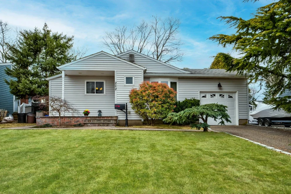 Unit for sale at 202 Frederick Avenue, Babylon, NY 11702