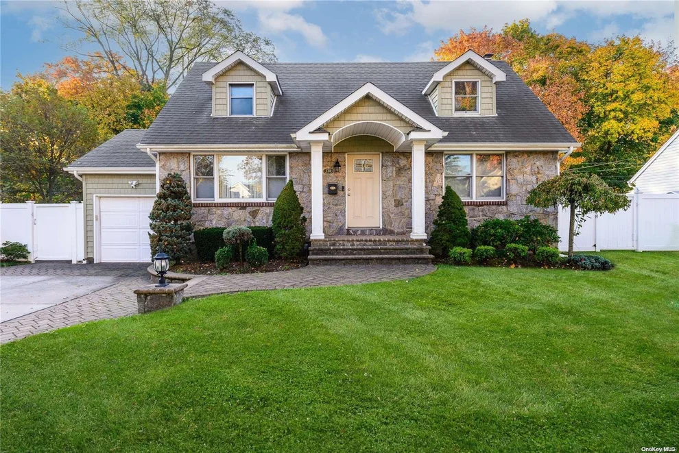 Unit for sale at 110 Parkway Drive, North Hempstead, NY 11590